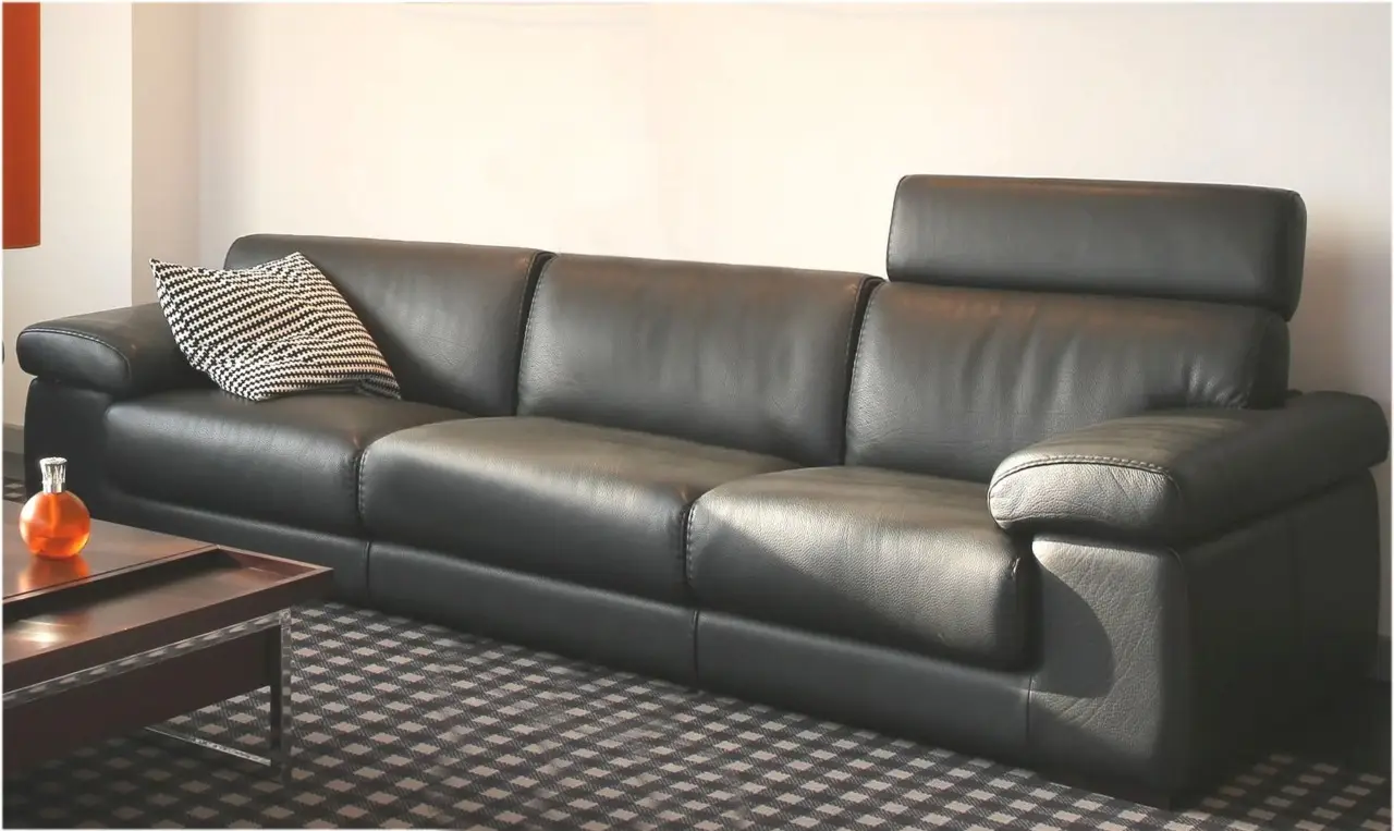 Hai ancora il divano in pelle? Ecco perché fa sudare