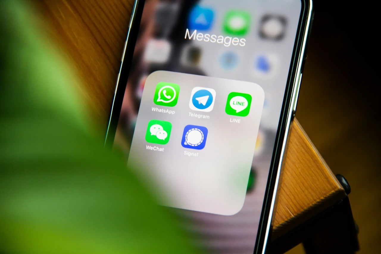 Allarme telefono clonato: ecco i segnali per riconoscerlo subito e come proteggerti