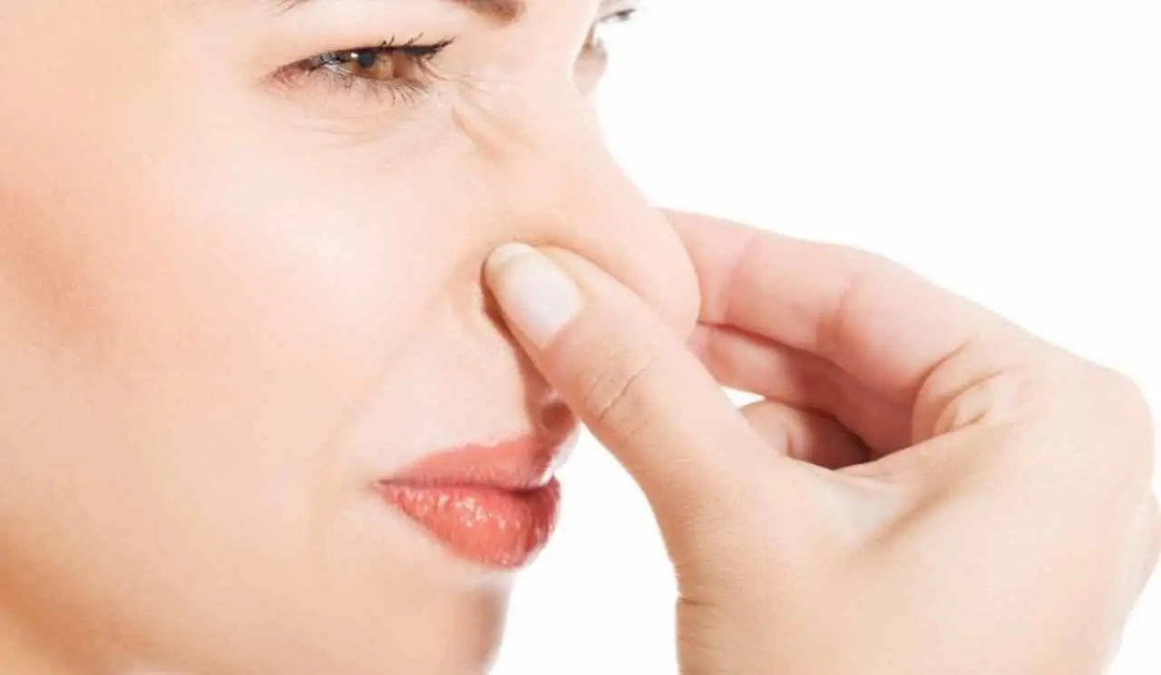 Cattivo odore corporeo durante la menopausa? Ecco perché succede e come risolvere