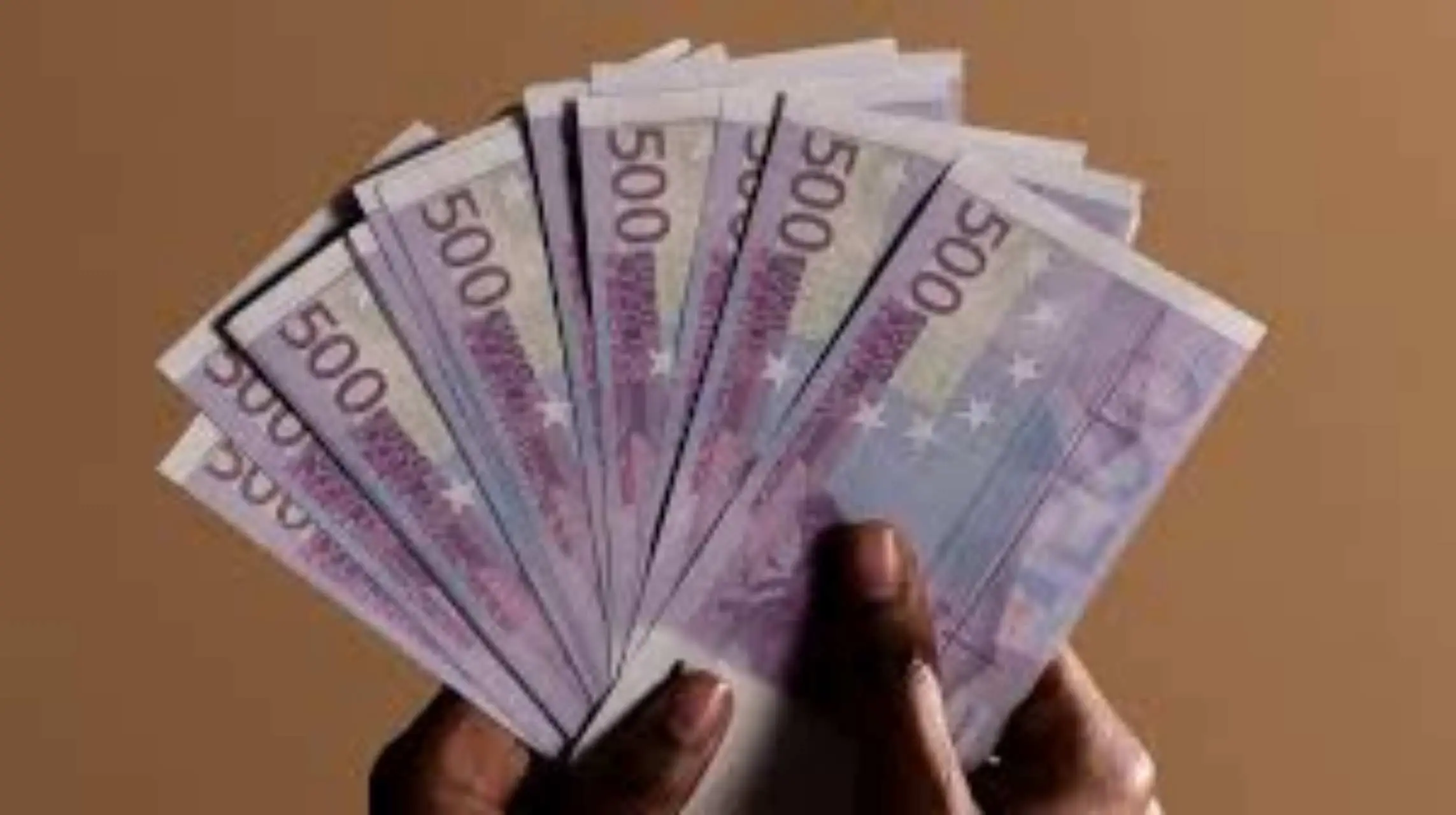 Hai uno stipendio più alto del tuo partner? Ecco il metodo giusto per dividere le spese senza litigi